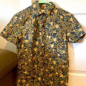 American eagle extra small flex beach shirt